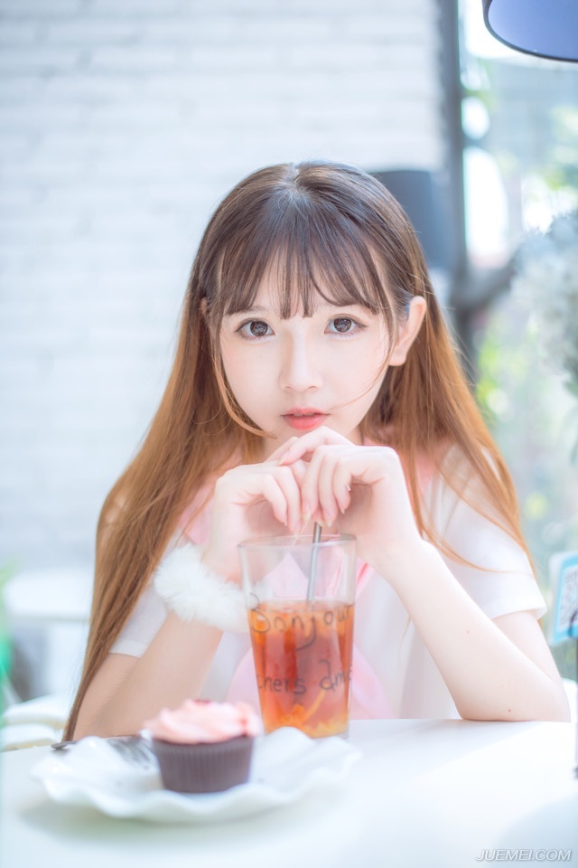 师兄妹恋，大概就是感觉多了一个爸爸疼爱自己那样，一直被他宠爱着照顾着。